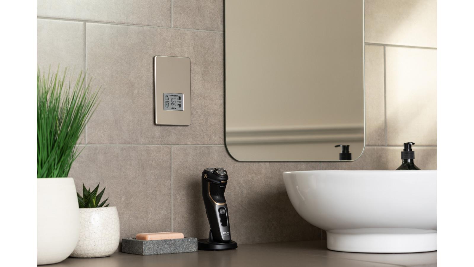 Scrub up nicely with Knightsbridge bathroom accessories image