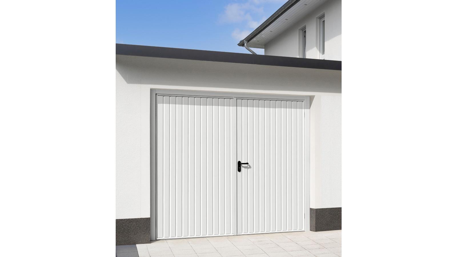 Garador offers new generation side hinged doors image