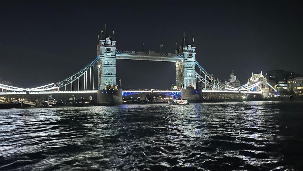 Fakro GB marks 25 years with Thames celebration image
