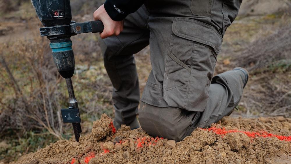 Maximise your comfort when kneeling down out on site image