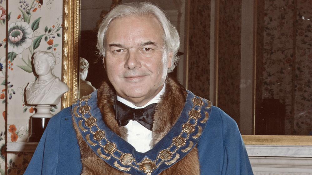 Obituary: Hugh Robertson image