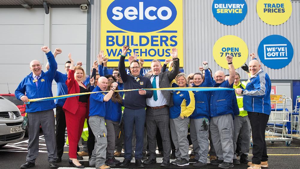 Builders Merchants News Surrey Tradesman Wins National Dirty Van Competition