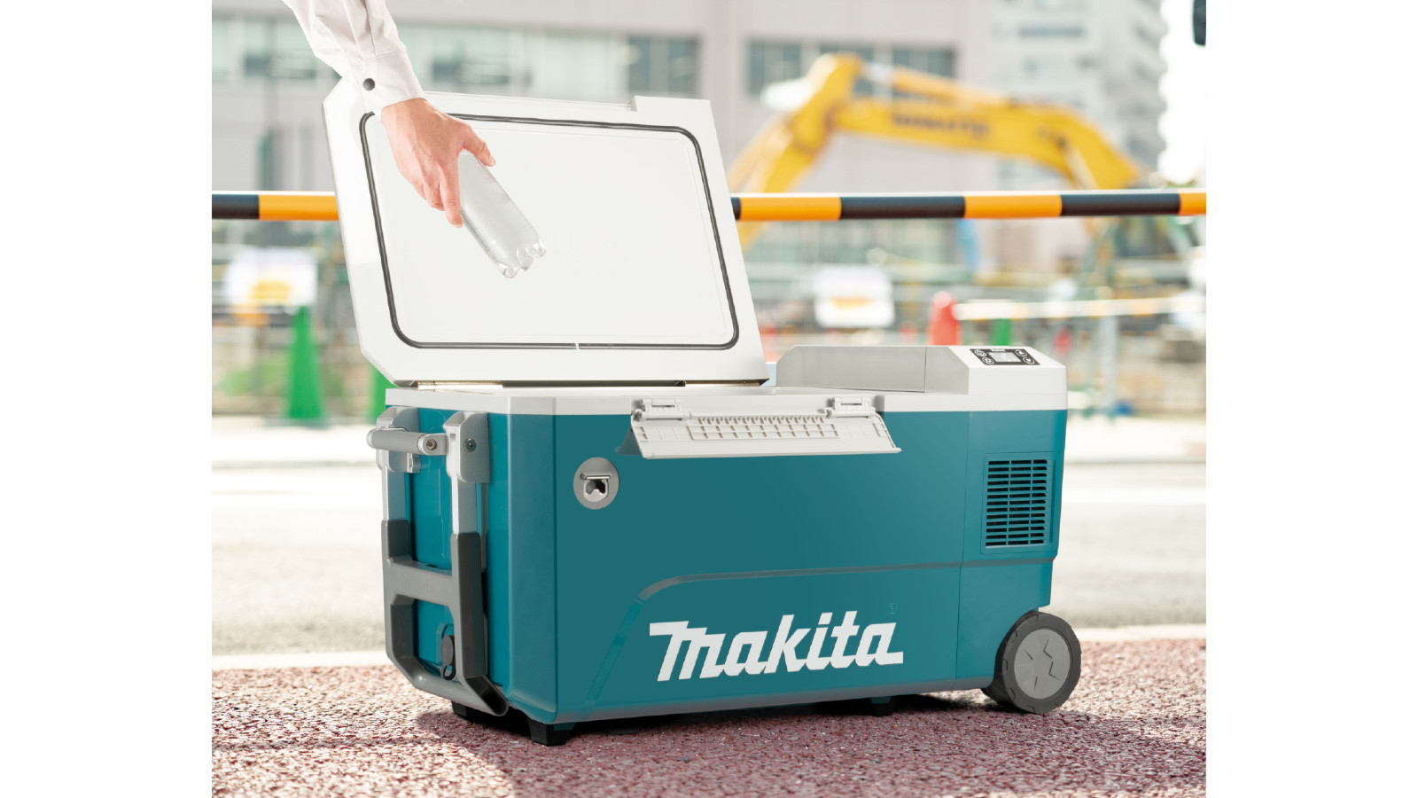 Builders' Merchants News Makita releases its largest cooler and
