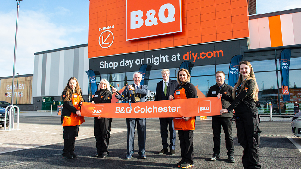 Builders' Merchants News B&Q opens largest store in a decade